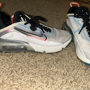 NIKE AIR MAX 2090 Pure platinum